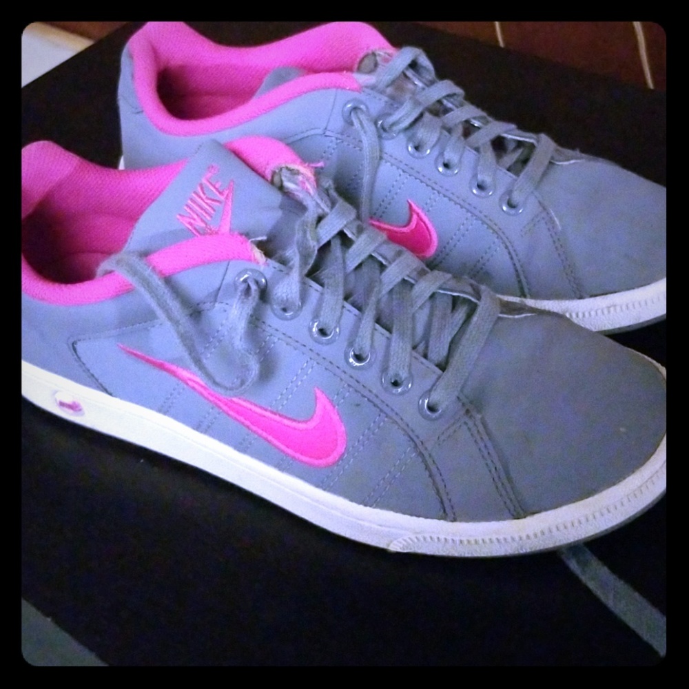 Nike Womens Court Tradition II